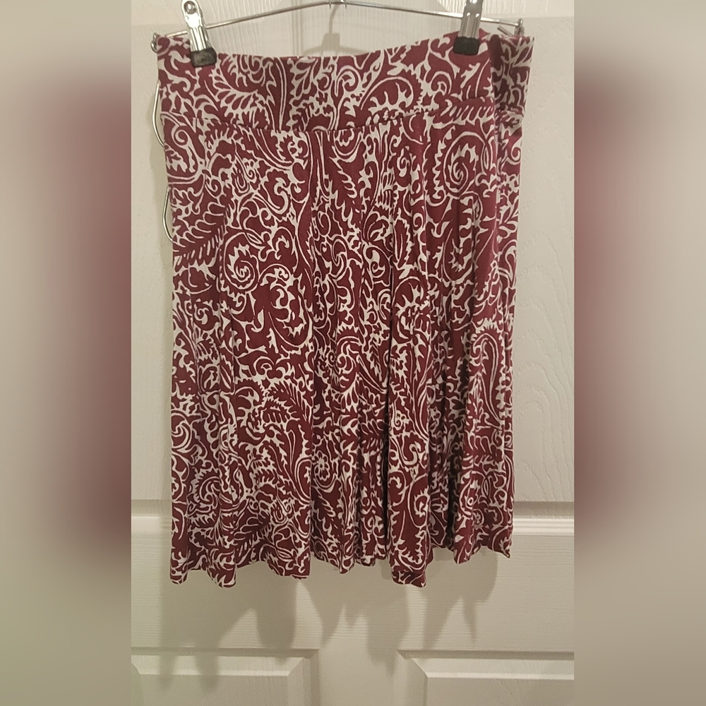 Loft, bungundy skirt size small